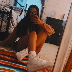 Meet your Posher, Elena